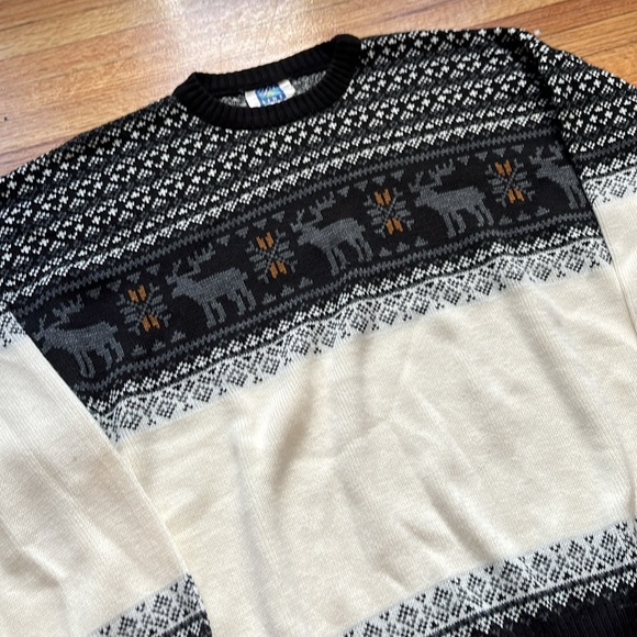 Vintage Reindeer Sweater / Large / 90s / Fine Line - Picture 2 of 7